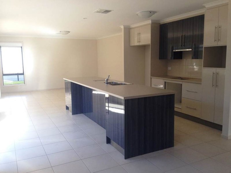 Photo - 30 Mori Street, Woodcroft SA 5162 - Image 2