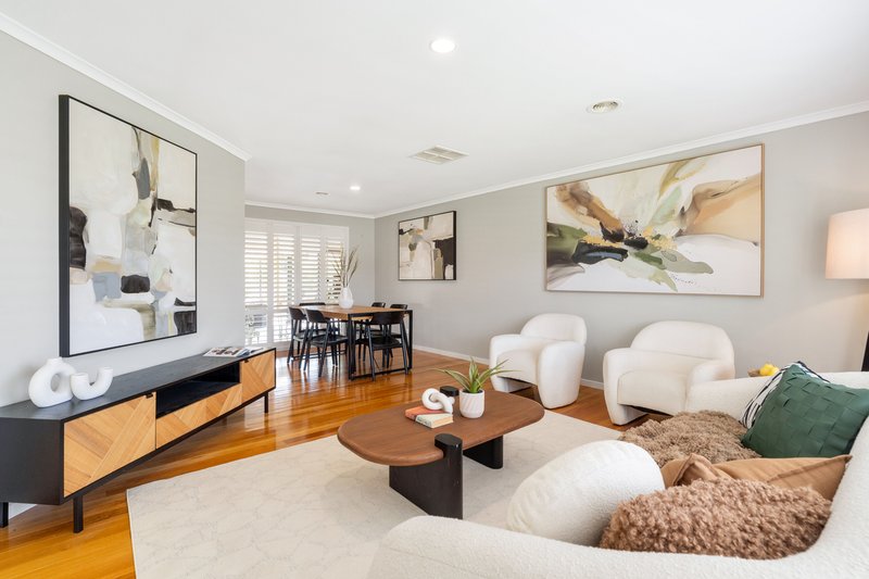 Photo - 30 Mulberry Pass, Craigieburn VIC 3064 - Image 2