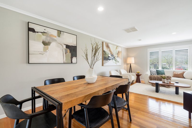 Photo - 30 Mulberry Pass, Craigieburn VIC 3064 - Image 4