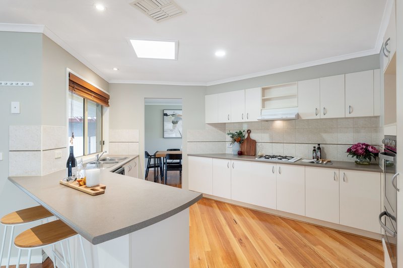 Photo - 30 Mulberry Pass, Craigieburn VIC 3064 - Image 5