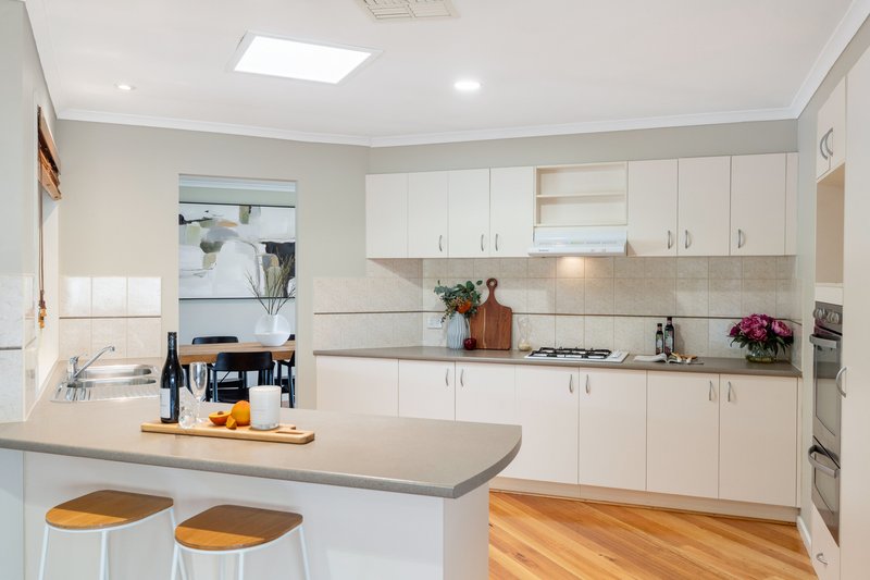 Photo - 30 Mulberry Pass, Craigieburn VIC 3064 - Image 6