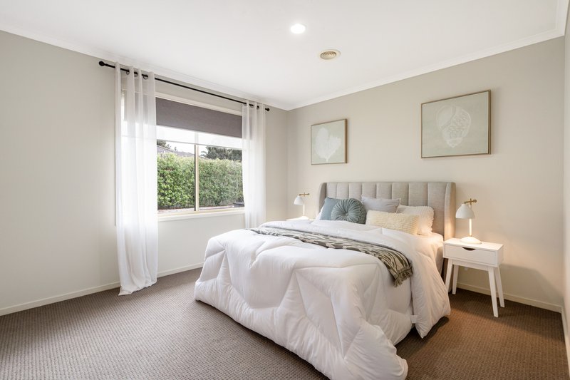 Photo - 30 Mulberry Pass, Craigieburn VIC 3064 - Image 10