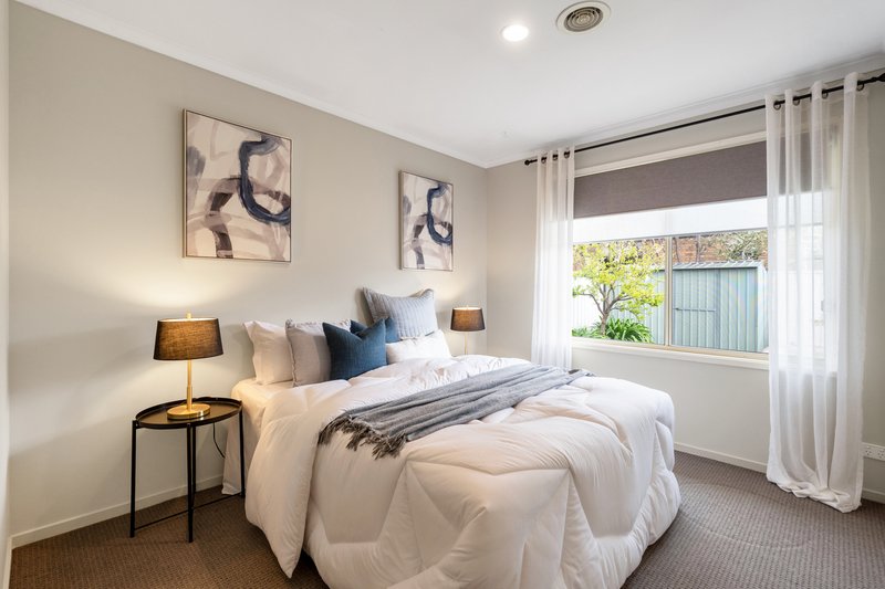 Photo - 30 Mulberry Pass, Craigieburn VIC 3064 - Image 11