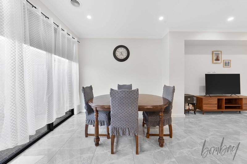 Photo - 30 Naroon Drive, Kalkallo VIC 3064 - Image 5