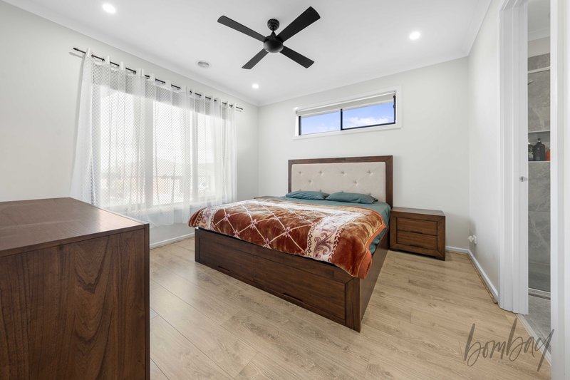 Photo - 30 Naroon Drive, Kalkallo VIC 3064 - Image 7