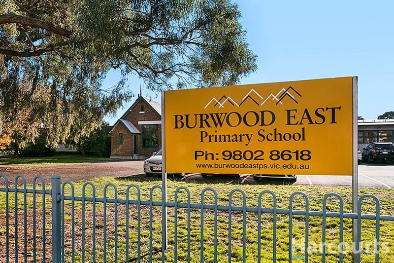 Photo - 30 Newhaven Road, Burwood East VIC 3151 - Image 4