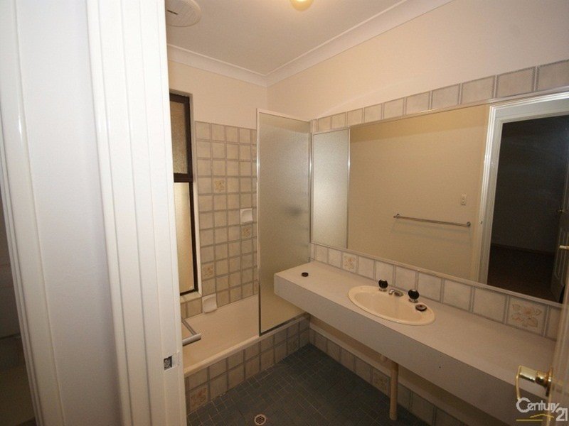 Photo - 30 Newstead Crescent, Parmelia WA 6167 - Image 11