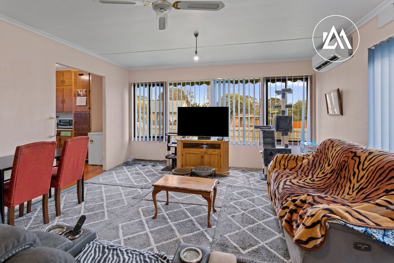 Photo - 30 Norfolk Crescent, Frankston North VIC 3200 - Image 3