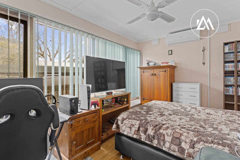 Photo - 30 Norfolk Crescent, Frankston North VIC 3200 - Image 7