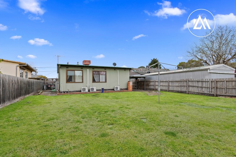 Photo - 30 Norfolk Crescent, Frankston North VIC 3200 - Image 9