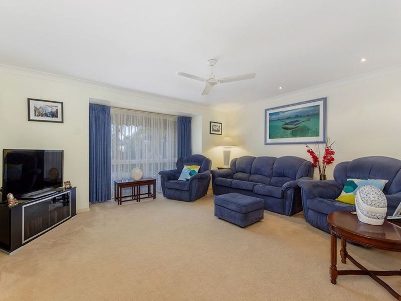 Photo - 30 Nuthatch St , Burleigh Waters QLD 4220 - Image 3