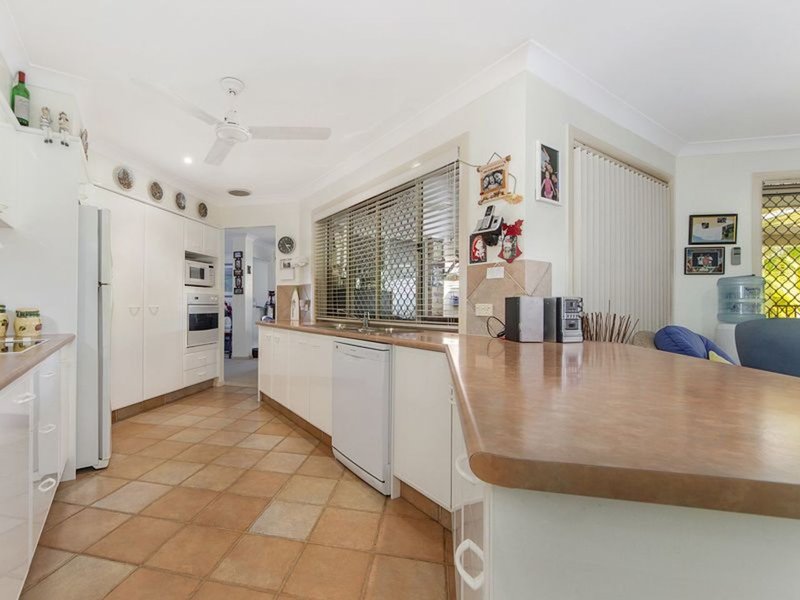 Photo - 30 Nuthatch St , Burleigh Waters QLD 4220 - Image 6