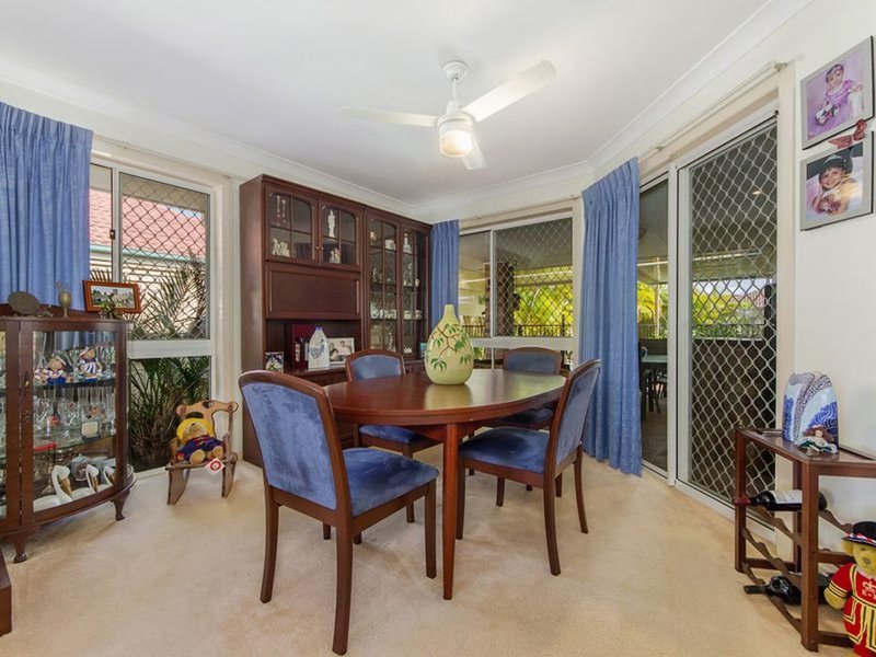 Photo - 30 Nuthatch St , Burleigh Waters QLD 4220 - Image 7