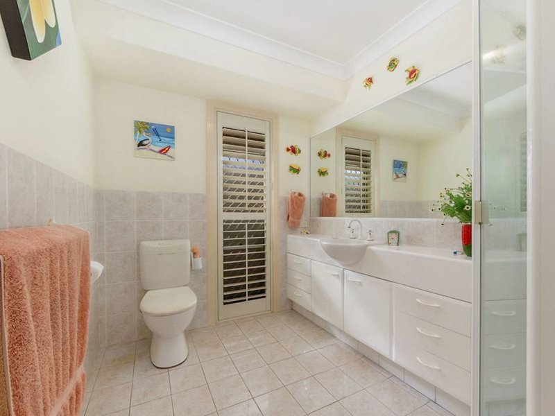 Photo - 30 Nuthatch St , Burleigh Waters QLD 4220 - Image 9