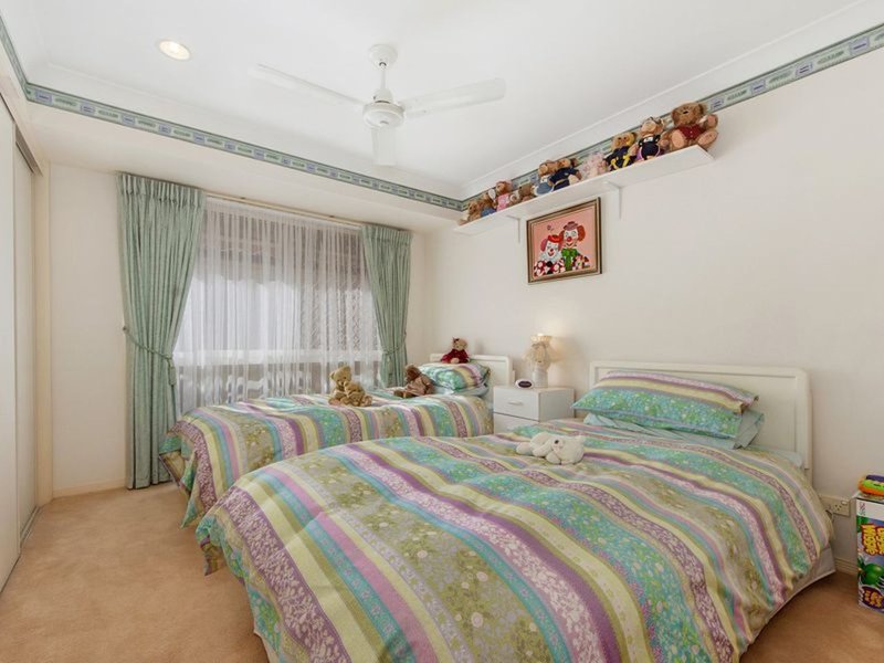 Photo - 30 Nuthatch St , Burleigh Waters QLD 4220 - Image 10