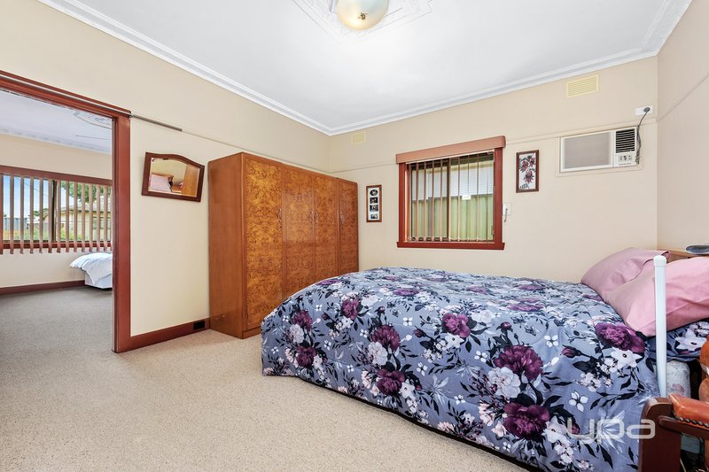 Photo - 30 Oberon Avenue, St Albans VIC 3021 - Image 5