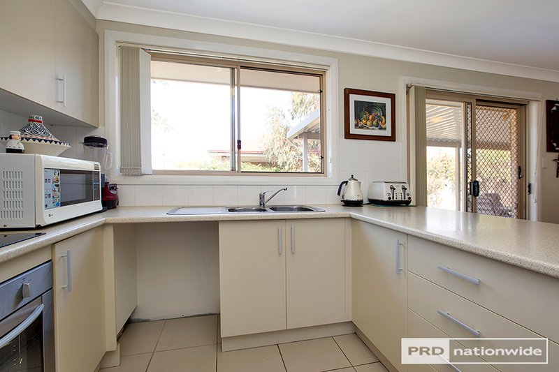 Photo - 30 Orley Drive, Tamworth NSW 2340 - Image 13