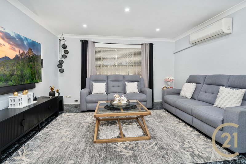 Photo - 30 Pacific Palms Circuit, Hoxton Park NSW 2171 - Image 2