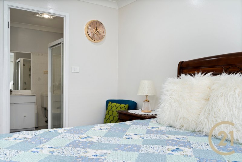 Photo - 30 Pacific Palms Circuit, Hoxton Park NSW 2171 - Image 7