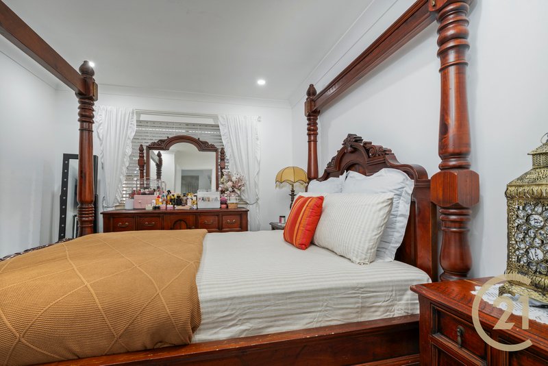 Photo - 30 Pacific Palms Circuit, Hoxton Park NSW 2171 - Image 8