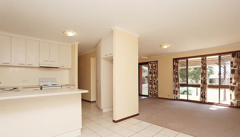 Photo - 30 Paluna Street, Riverhills QLD 4074 - Image 2