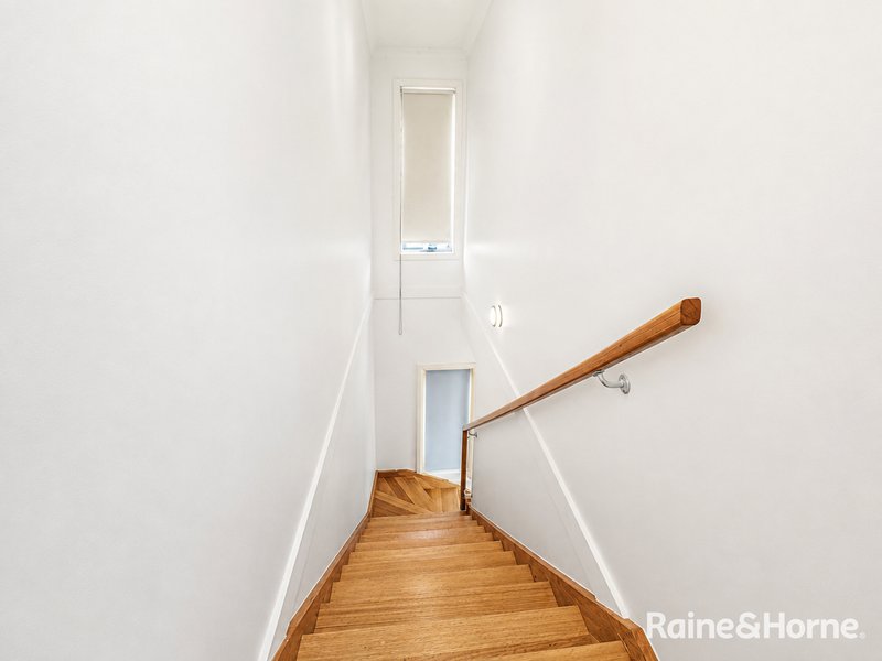 Photo - 30 Parkfront Crescent, Roxburgh Park VIC 3064 - Image 9