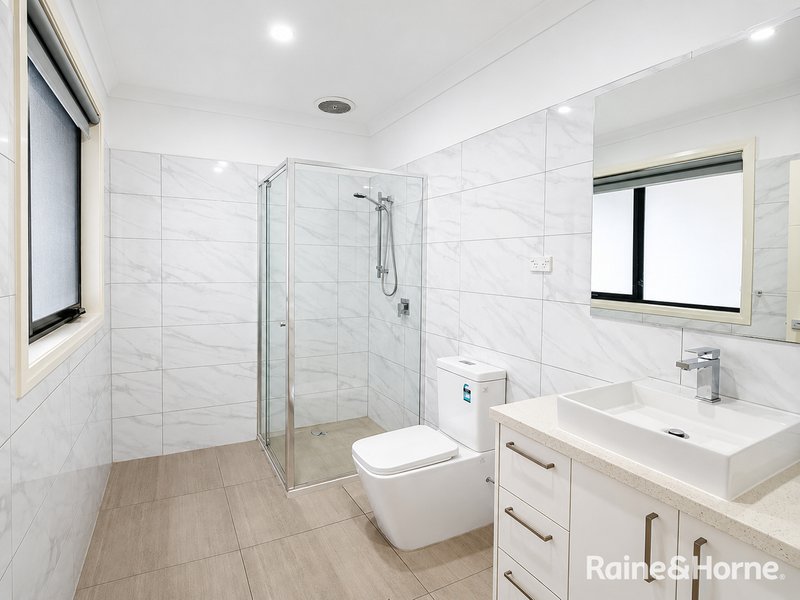 Photo - 30 Parkfront Crescent, Roxburgh Park VIC 3064 - Image 10