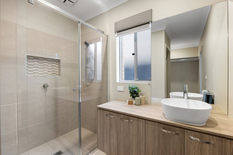 Photo - 30 Patriot Boulevard, Clyde North VIC 3978 - Image 4