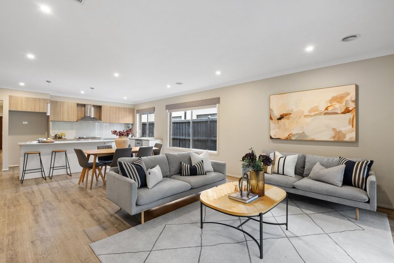 Photo - 30 Patriot Boulevard, Clyde North VIC 3978 - Image 11