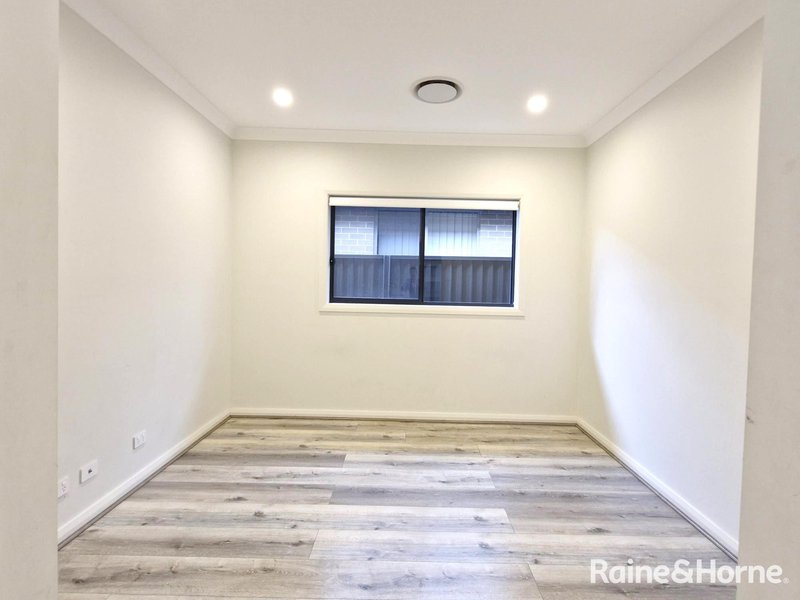 Photo - 30 Peckham Grove, Oran Park NSW 2570 - Image 5