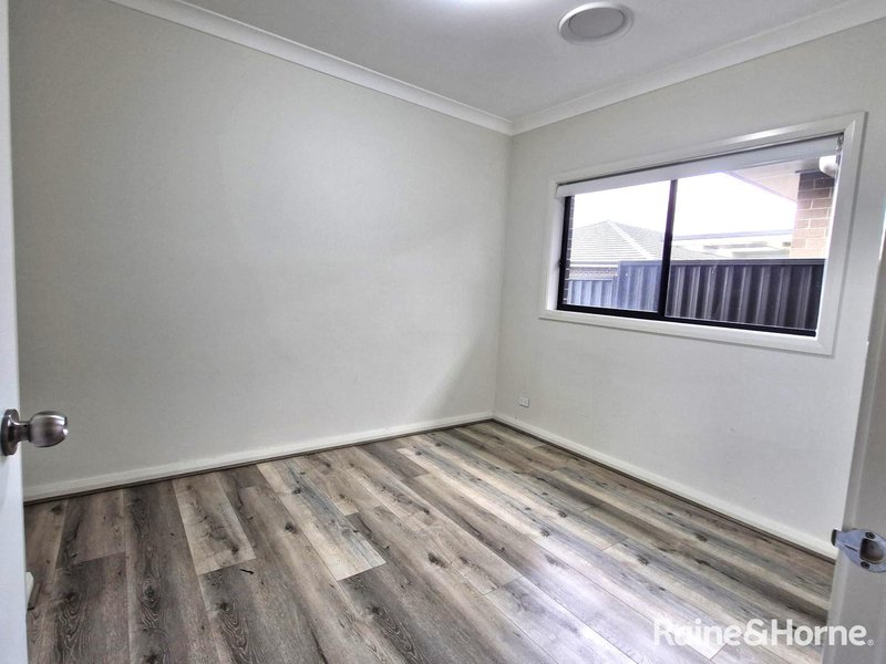 Photo - 30 Peckham Grove, Oran Park NSW 2570 - Image 7