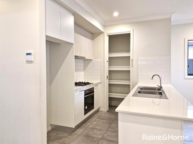 Photo - 30 Peckham Grove, Oran Park NSW 2570 - Image 9