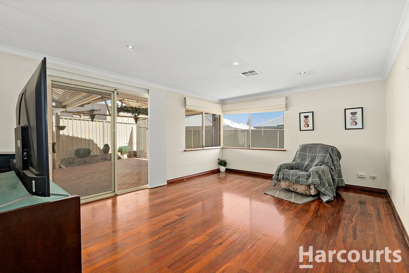 Photo - 30 Peppertree Close, Wannanup WA 6210 - Image 11