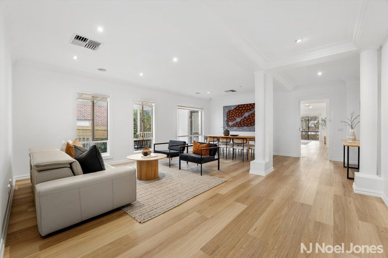 Photo - 30 Petalnina Drive, Wantirna VIC 3152 - Image 2