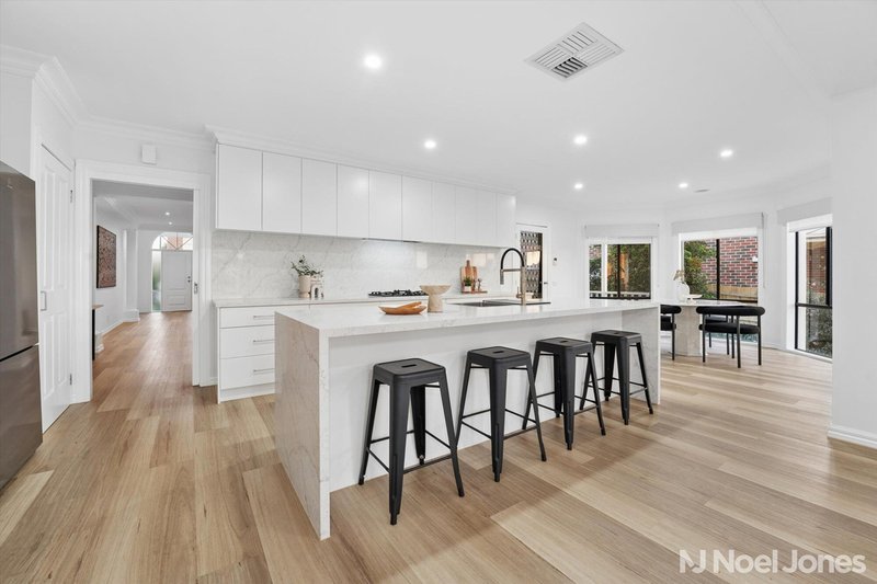 Photo - 30 Petalnina Drive, Wantirna VIC 3152 - Image 4