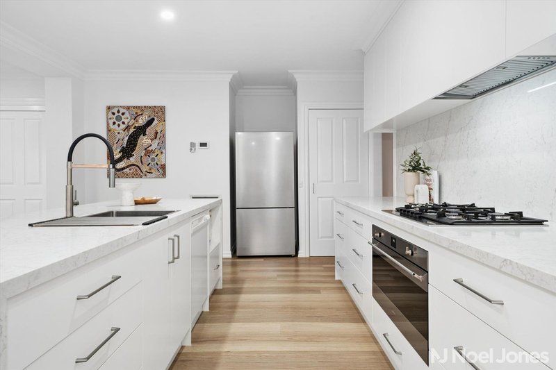 Photo - 30 Petalnina Drive, Wantirna VIC 3152 - Image 6