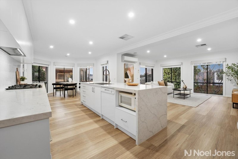 Photo - 30 Petalnina Drive, Wantirna VIC 3152 - Image 7