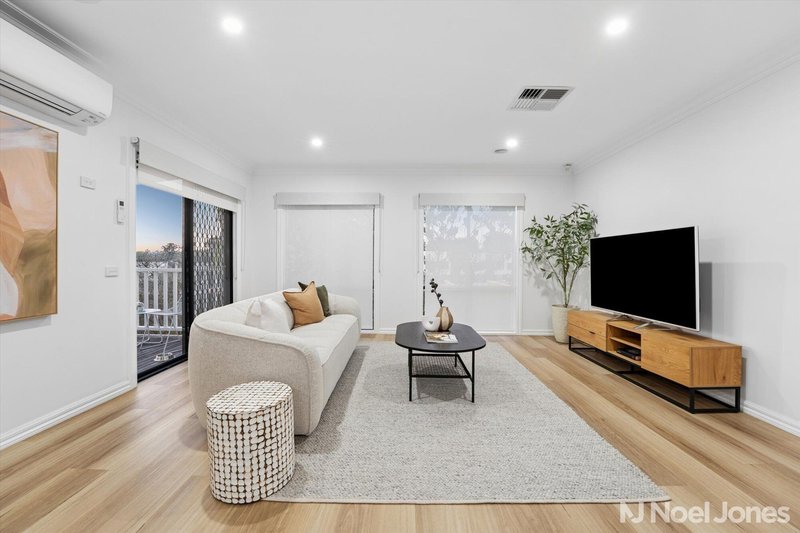 Photo - 30 Petalnina Drive, Wantirna VIC 3152 - Image 8