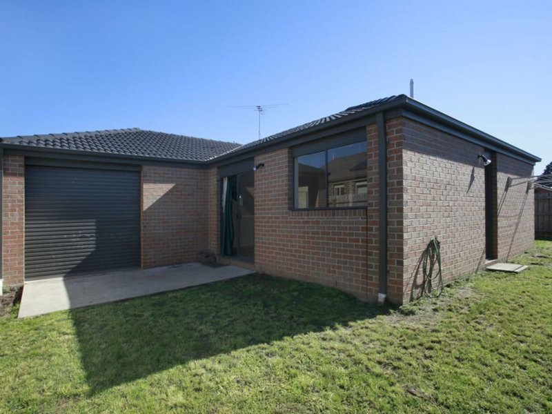 Photo - 30 Pomegranate Way, Pakenham VIC 3810 - Image 4