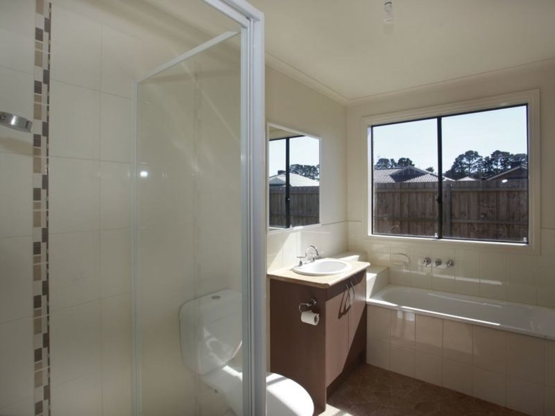 Photo - 30 Pomegranate Way, Pakenham VIC 3810 - Image 9