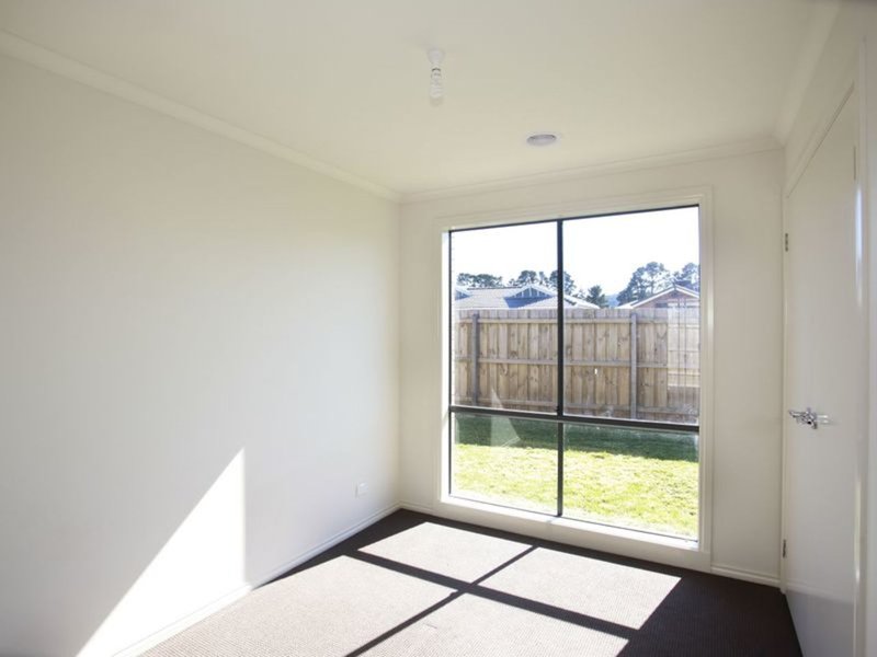 Photo - 30 Pomegranate Way, Pakenham VIC 3810 - Image 10