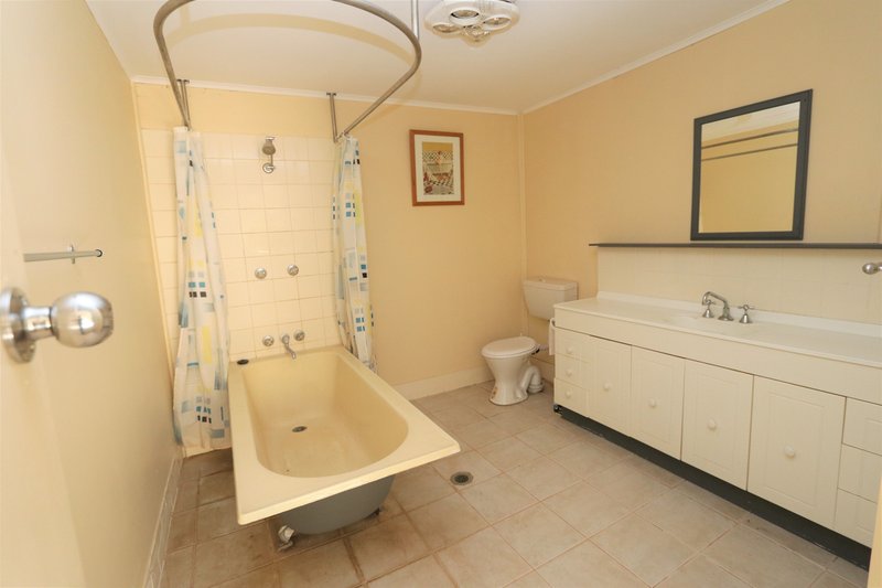 Photo - 30 Queen Street, Barmedman NSW 2668 - Image 7