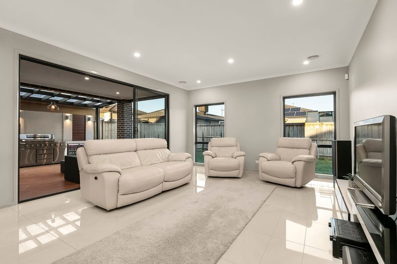 Photo - 30 Red Brush Drive, Keysborough VIC 3173 - Image 2