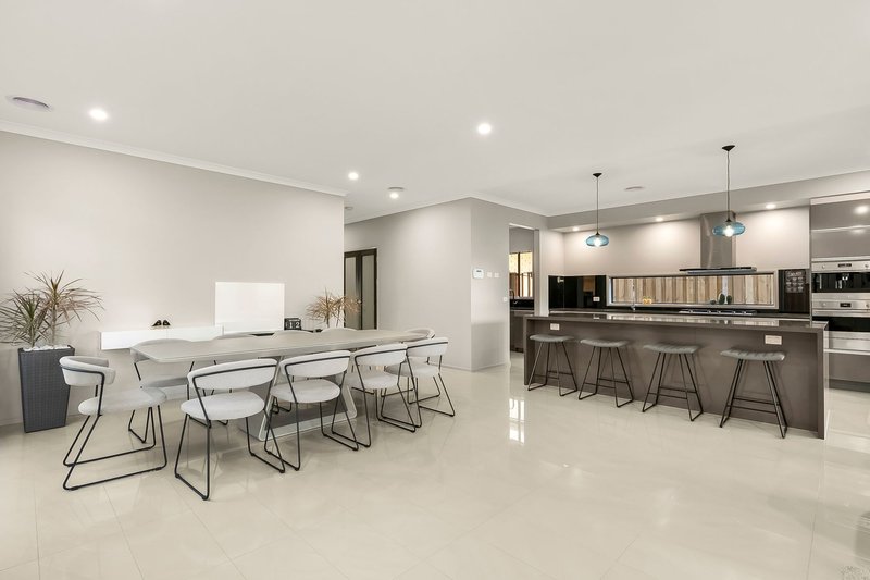 Photo - 30 Red Brush Drive, Keysborough VIC 3173 - Image 4