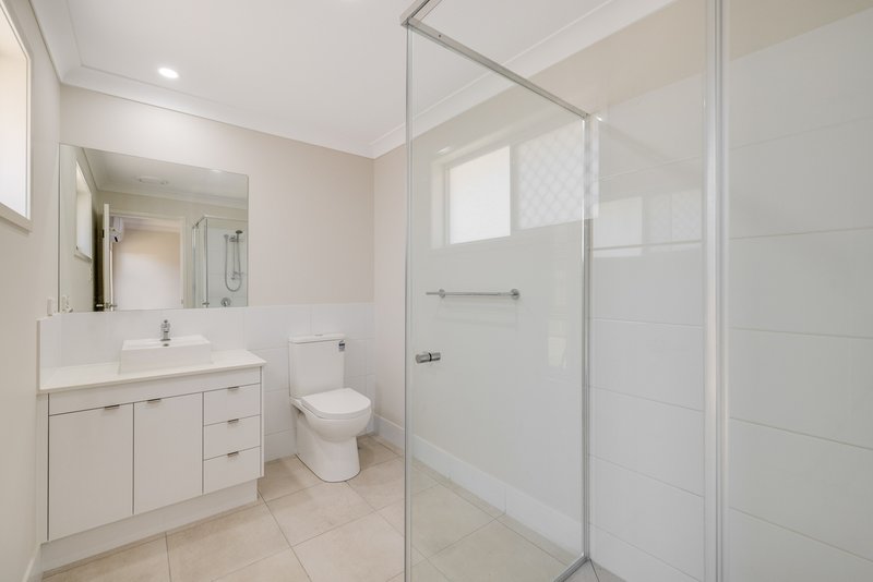 Photo - 30 Red Cedar Avenue, Cotswold Hills QLD 4350 - Image 7