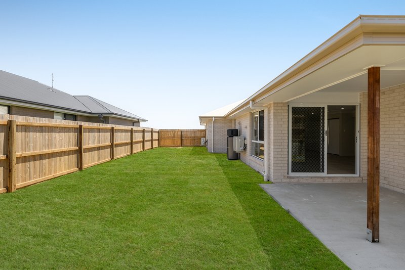 Photo - 30 Red Cedar Avenue, Cotswold Hills QLD 4350 - Image 9