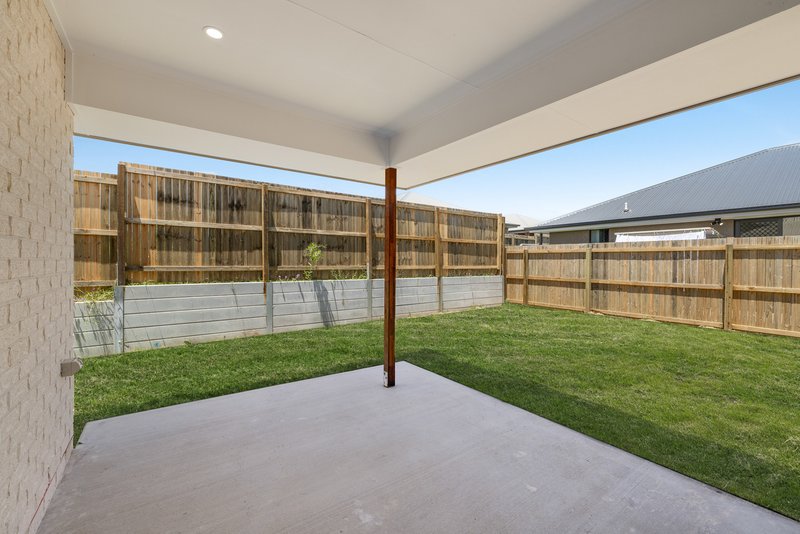 Photo - 30 Red Cedar Avenue, Cotswold Hills QLD 4350 - Image 10