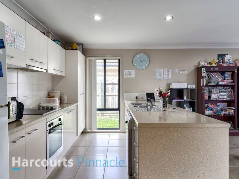 Photo - 30 Redcedar Place, Morayfield QLD 4506 - Image 3