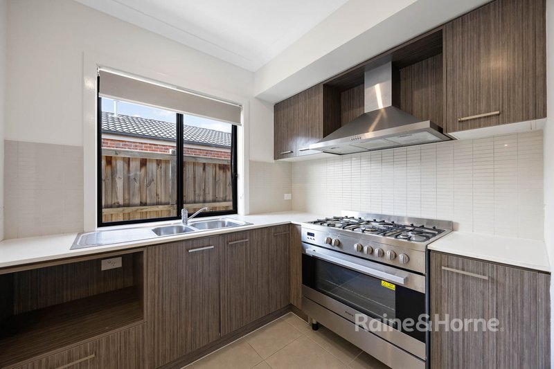 Photo - 30 Rockfern Crescent, Diggers Rest VIC 3427 - Image 4