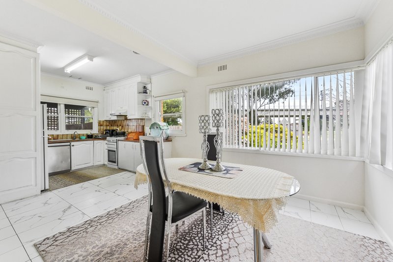 Photo - 30 Rogers Street, Pakenham VIC 3810 - Image 3